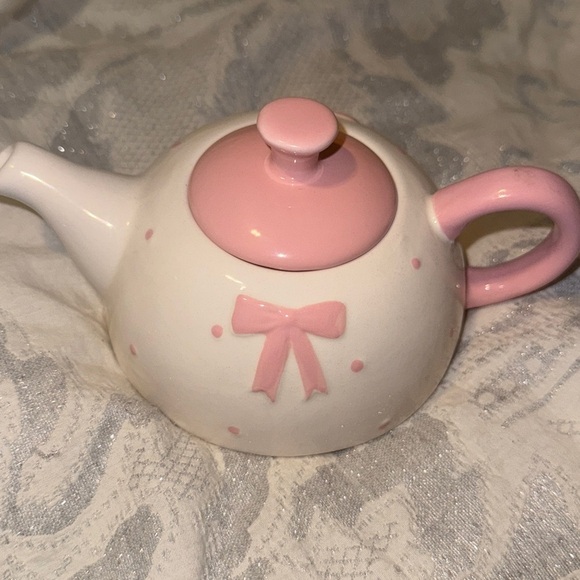 Other - NWT Coquette Pink Bow Teapot